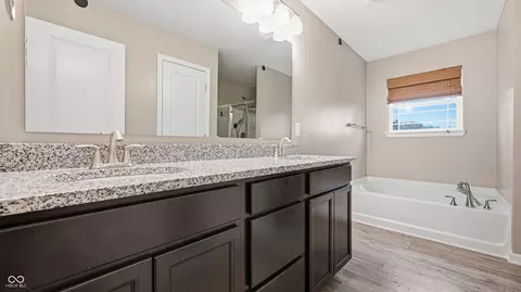 Bath - 147 Carrick Glen Blvd, Pendleton, IN 46064 photo 2 of 4