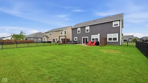 Exterior - 147 Carrick Glen Blvd, Pendleton, IN 46064 photo 6 of 6