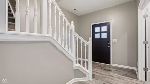 Entry Way - 147 Carrick Glen Blvd, Pendleton, IN 46064 photo 1 of 2