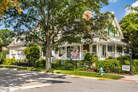 520 W Cedar St, Zionsville, IN 46077