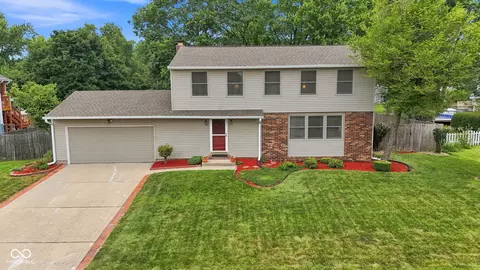 1192 W Greenbriar Dr, Greenwood, IN 46142