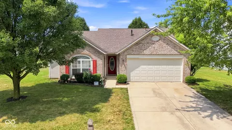 14058 Meadow Lake Dr, Fishers, IN 46038