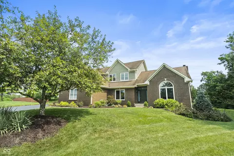 8627 Bay Pointe Cir, Indianapolis, IN 46236