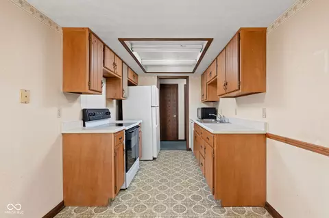 Kitchen - 6009 Apache Dr, Indianapolis, IN 46254 photo 1 of 2