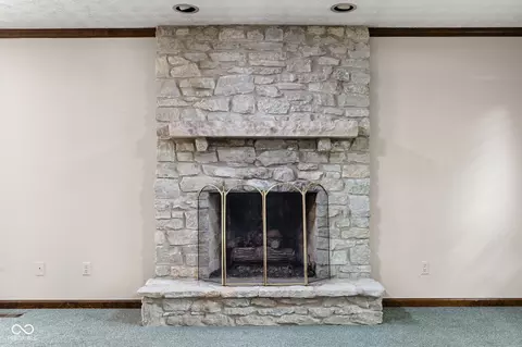 Living - 6009 Apache Dr, Indianapolis, IN 46254 photo 3 of 5