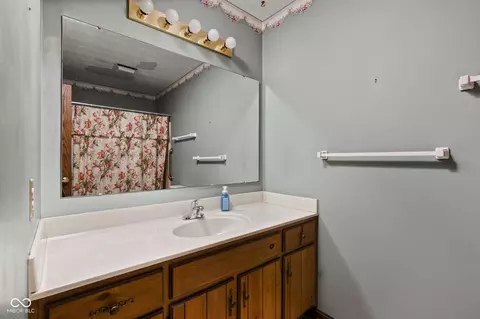 Bath - 6009 Apache Dr, Indianapolis, IN 46254 photo 1 of 2