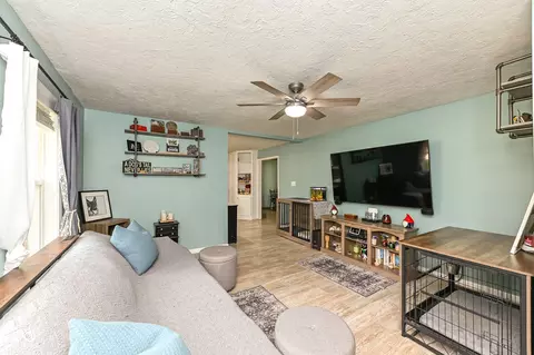 Living - 7316 S Woodrow Dr, Pendleton, IN 46064 photo 1 of 2