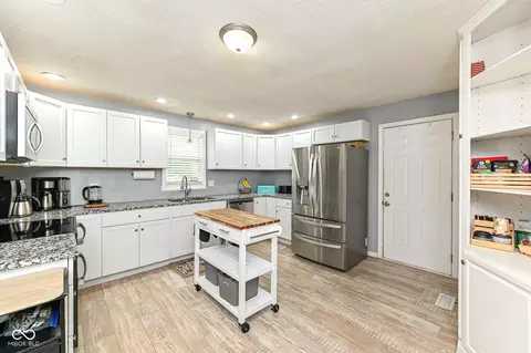 Kitchen - 7316 S Woodrow Dr, Pendleton, IN 46064 photo 3 of 3