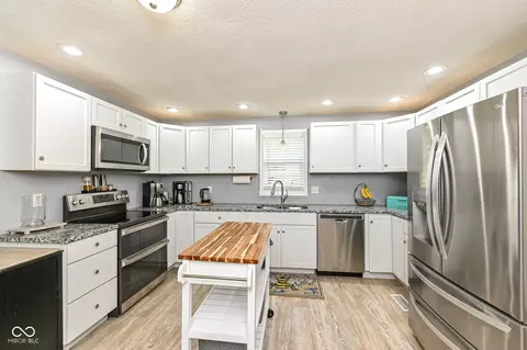 Kitchen - 7316 S Woodrow Dr, Pendleton, IN 46064 photo 2 of 3