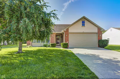 1045 Meriman Dr, Greenwood, IN 46143