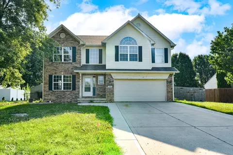 567 West St, Whiteland, IN 46184