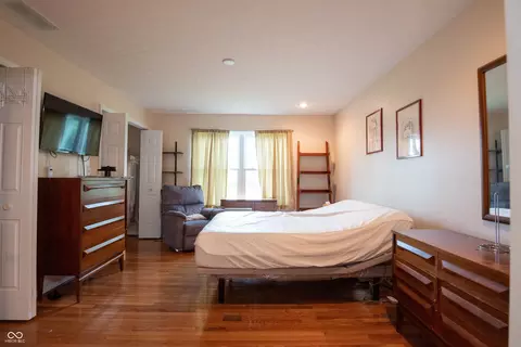 Bedroom - 8464 E 25th St, Columbus, IN 47203 photo 4 of 11
