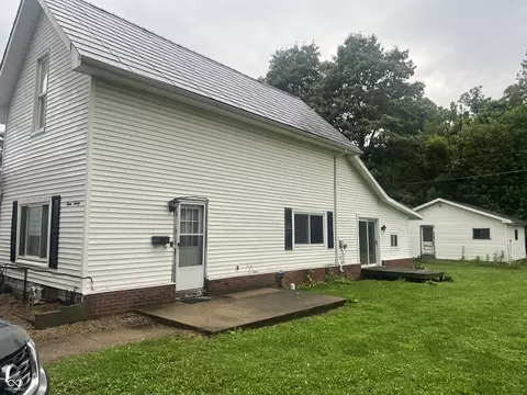 320 W 5th St, Rushville, IN 46173