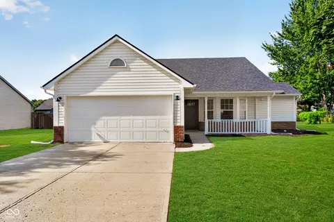 5602 Pine Hill Dr, Noblesville, IN 46062