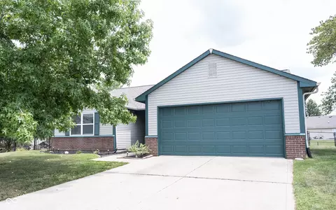 136 E Lullaby Ct, Greenfield, IN 46140