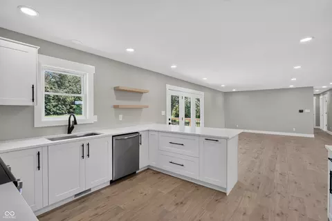 Kitchen - 5211 S 450 Rd E, Columbus, IN 47203 photo 7 of 8