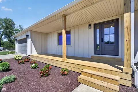 Exterior - 5211 S 450 Rd E, Columbus, IN 47203 photo 4 of 21