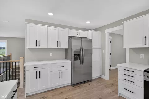 Kitchen - 5211 S 450 Rd E, Columbus, IN 47203 photo 4 of 8