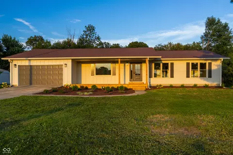 Exterior - 5211 S 450 Rd E, Columbus, IN 47203 photo 16 of 21