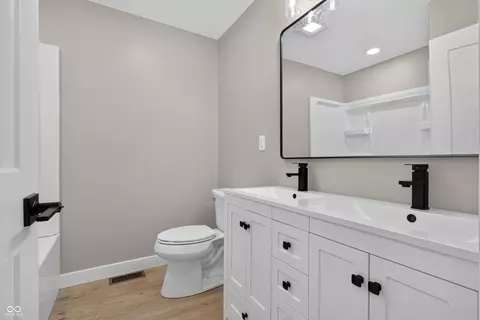 Bath - 5211 S 450 Rd E, Columbus, IN 47203 photo 1 of 3