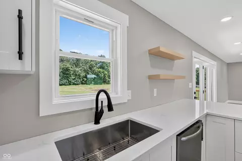 Kitchen - 5211 S 450 Rd E, Columbus, IN 47203 photo 8 of 8