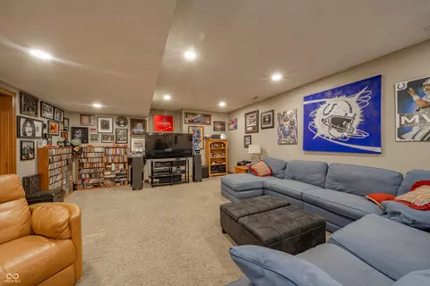 Living - 6302 Woodchuck Dr, Pendleton, IN 46064 photo 5 of 5