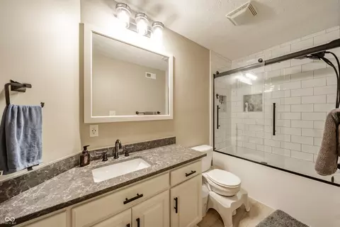 Bath - 6302 Woodchuck Dr, Pendleton, IN 46064 photo 5 of 5