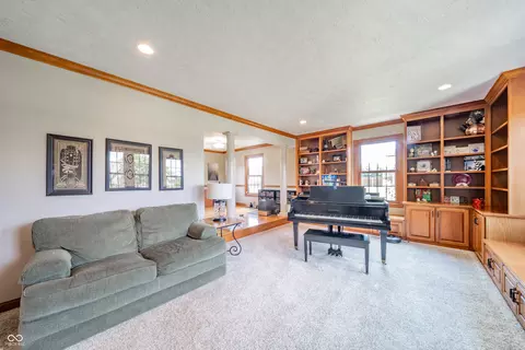 Living - 6302 Woodchuck Dr, Pendleton, IN 46064 photo 1 of 5