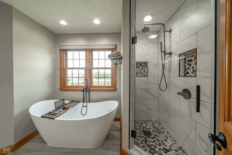 Bath - 6302 Woodchuck Dr, Pendleton, IN 46064 photo 4 of 5