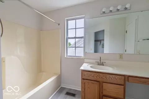 Bath - 3872 Cornwallis Ln, Carmel, IN 46032 photo 2 of 3