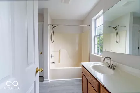 Bath - 3872 Cornwallis Ln, Carmel, IN 46032 photo 1 of 3