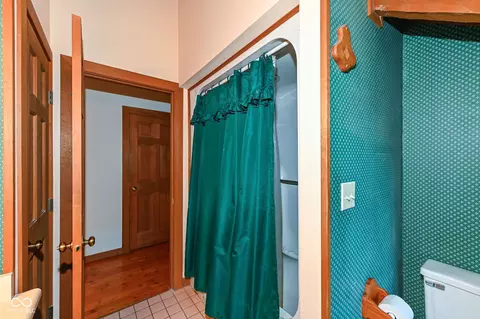 Bath - 10681 E 121st St, Fishers, IN 46037 photo 3 of 5