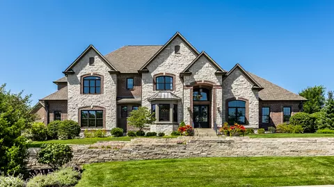 6760 Wellington Cir, Zionsville, IN 46077