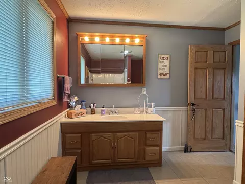 Bath - 106 Elm, Covington, IN 47932 photo 2 of 3