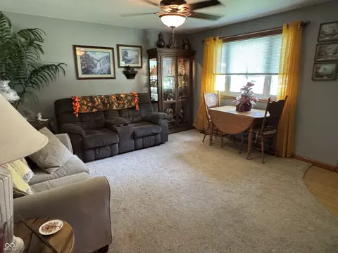 Living - 106 Elm, Covington, IN 47932 photo 3 of 4