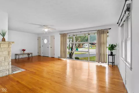 Living - 627 E Main St, Plainfield, IN 46168 photo 3 of 7