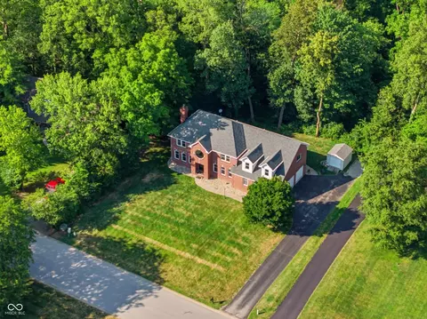 5566 Creekwood Dr, Pittsboro, IN 46167