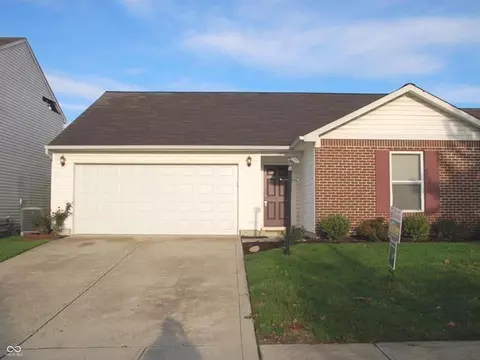 19167 Fox Chase Dr, Noblesville, IN 46062