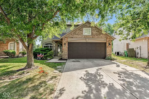 6723 Wimbledon Dr, Zionsville, IN 46077