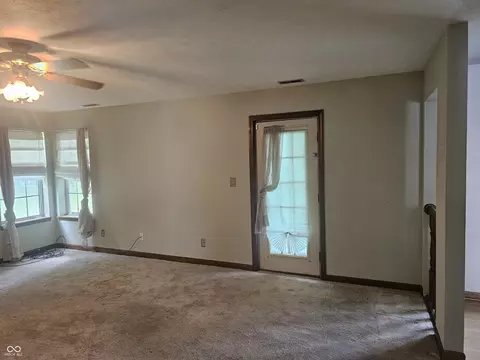Living - 946 Johnathan Dr, Plainfield, IN 46168 photo 3 of 6