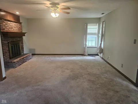 Living - 946 Johnathan Dr, Plainfield, IN 46168 photo 2 of 6