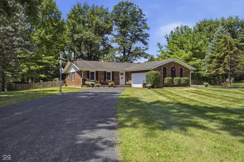 8672 Tracy Dr, Clayton, IN 46118