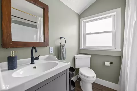 Bath - 125 Adams St, Pendleton, IN 46064 photo 4 of 5