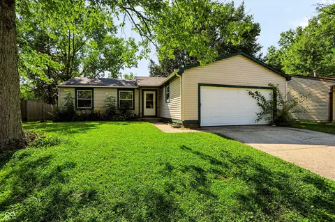 916 Waring Dr E, Indianapolis, IN 46229