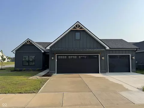 7162 Highland Dr, Whitestown, IN 46075