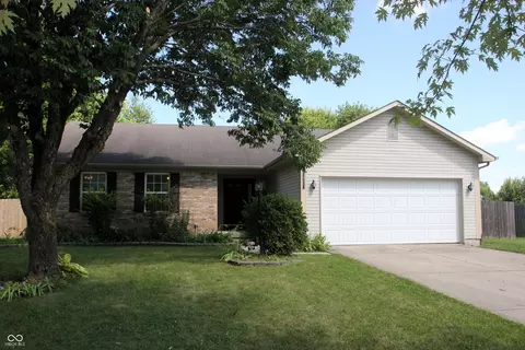5112 Pine Hill Dr, Noblesville, IN 46062