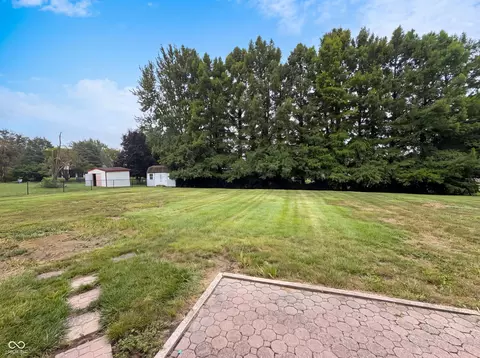 Exterior - 8005 Edgewood Ct, Plainfield, IN 46168 photo 4 of 4