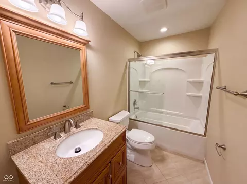 Bath - 8005 Edgewood Ct, Plainfield, IN 46168 photo 3 of 5