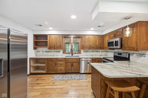 Kitchen - 2334 W Us Highway 36, Pendleton, IN 46064 photo 2 of 4