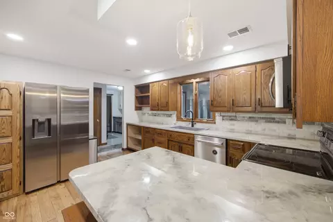 Kitchen - 2334 W Us Highway 36, Pendleton, IN 46064 photo 3 of 4